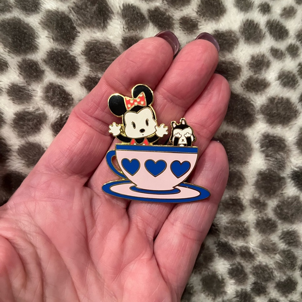 Disney Minnie Mouse Teacup Enamel Pin - Blue
